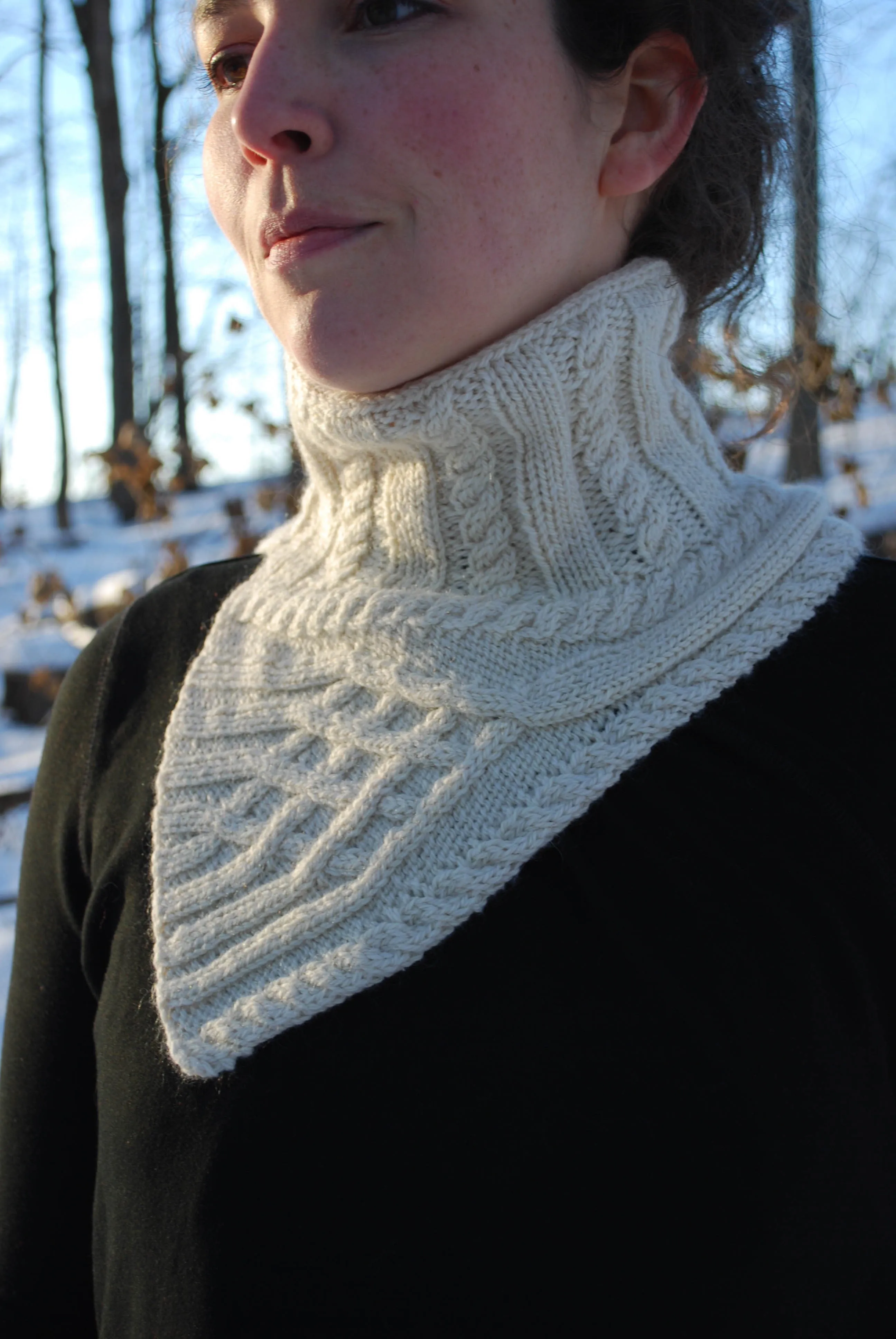 Fenestrella Cowl Knitting Pattern (PDF) by Phibersmith Designs