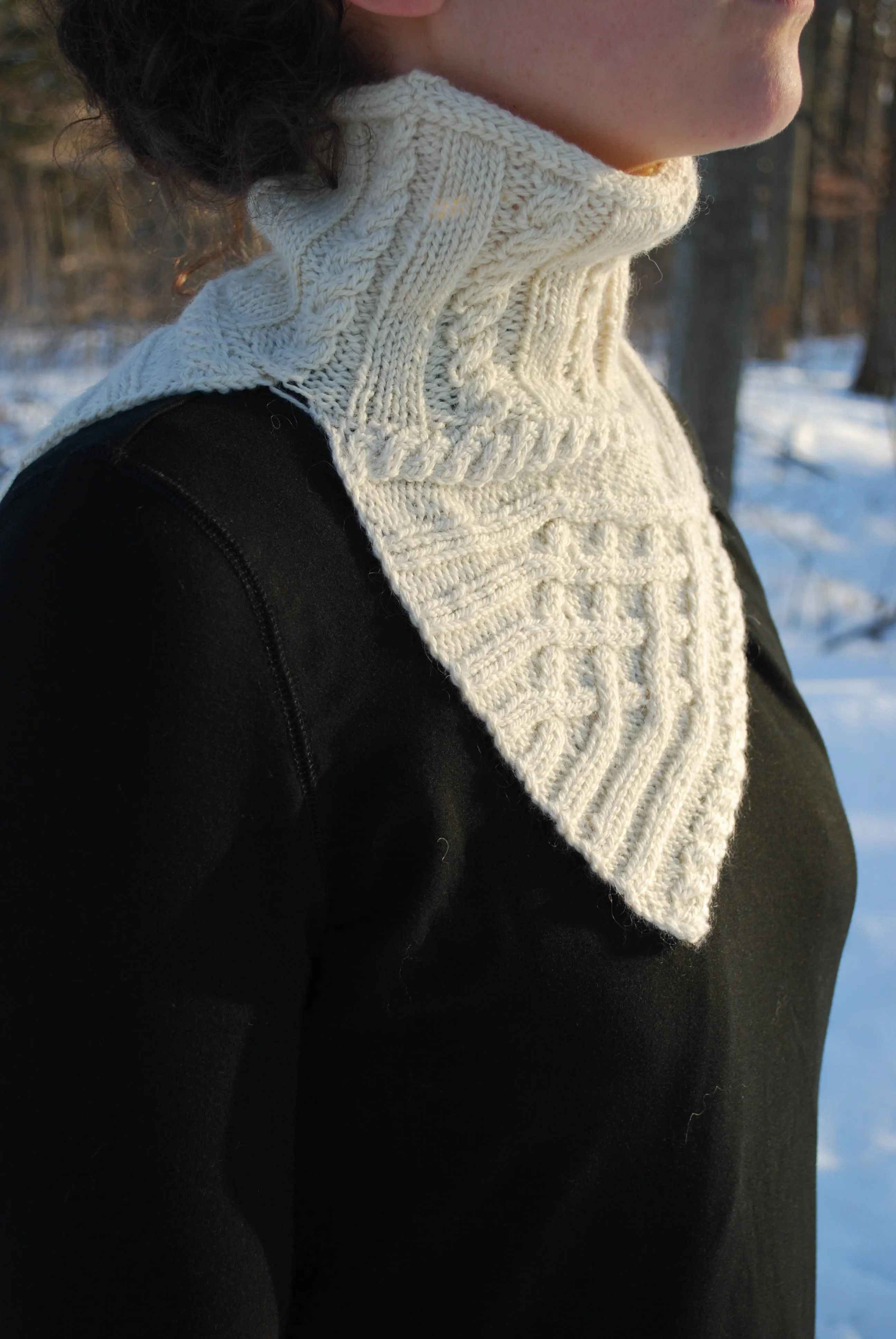 Fenestrella Cowl Knitting Pattern (PDF) by Phibersmith Designs